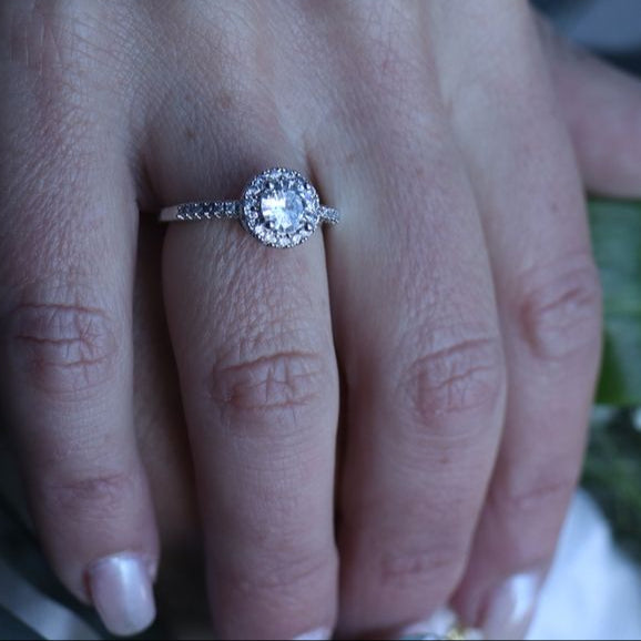 Elegant 1 Carat Cubic Zirconia Ring - Size 6 (M)